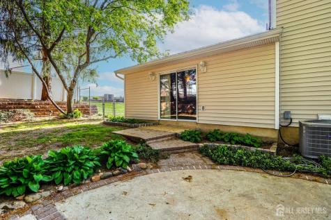 9 Glynn Court Sayreville NJ 08859