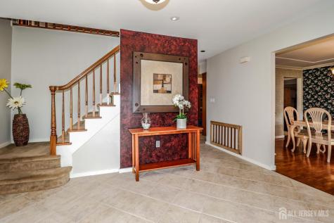 9 Glynn Court Sayreville NJ 08859