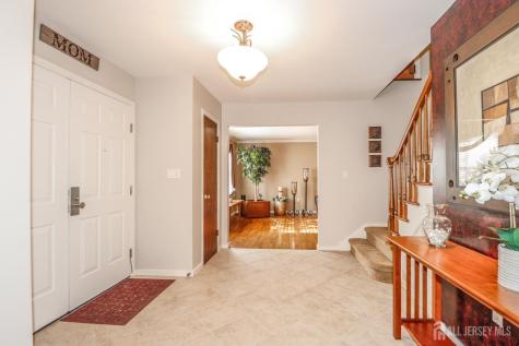 9 Glynn Court Sayreville NJ 08859