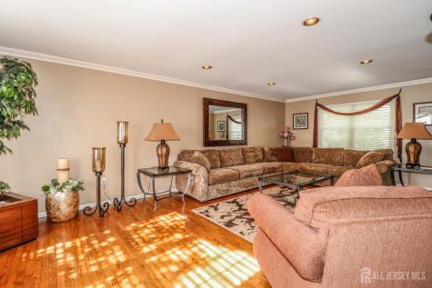 9 Glynn Court Sayreville NJ 08859