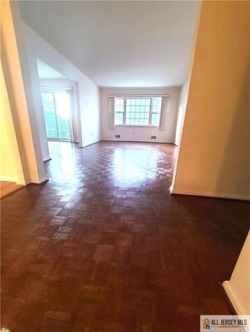 8 Windy Hill Road Metuchen NJ 08840
