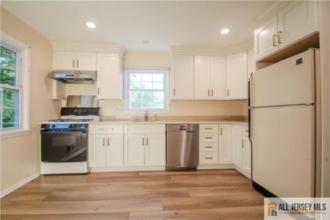 8 Windy Hill Road Metuchen NJ 08840