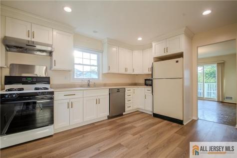 8 Windy Hill Road Metuchen NJ 08840