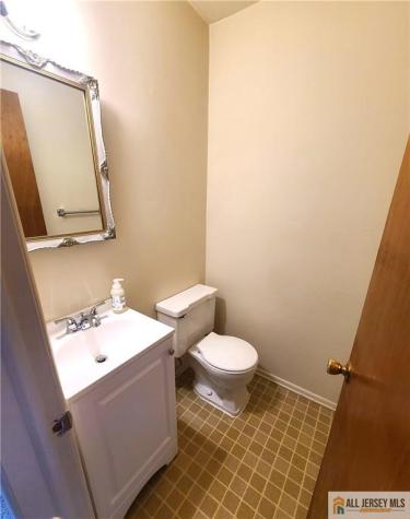 8 Windy Hill Road Metuchen NJ 08840