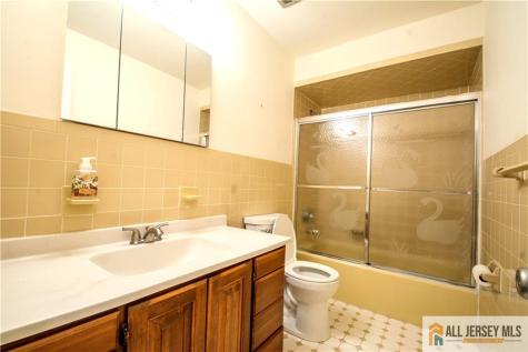 8 Windy Hill Road Metuchen NJ 08840