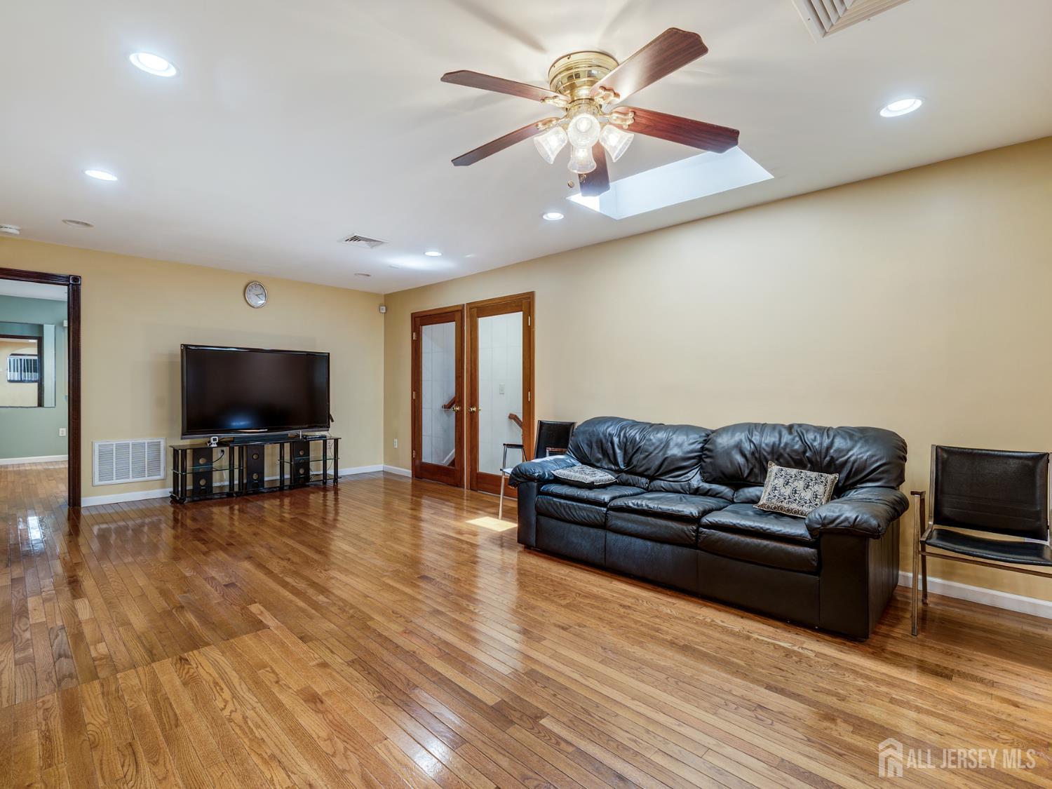 24 Winthrop Road Edison NJ 08817