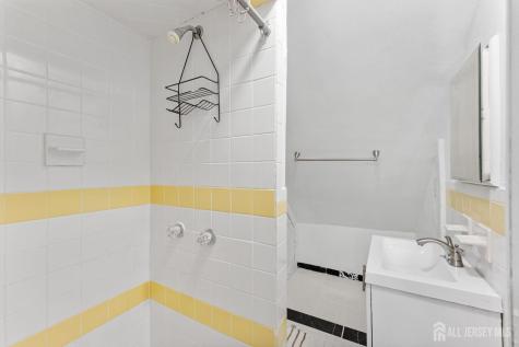 150 W 5th Avenue Roselle NJ 07202