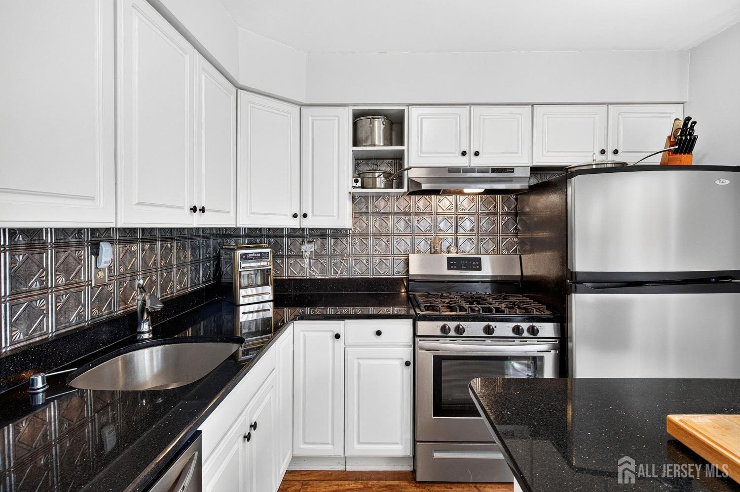 20 Karwatt Court Sayreville NJ 08872