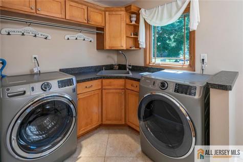 91 Hidden Lake Drive North Brunswick NJ 08902
