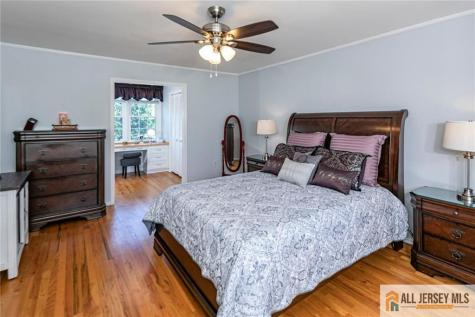 91 Hidden Lake Drive North Brunswick NJ 08902