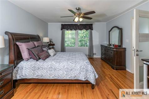 91 Hidden Lake Drive North Brunswick NJ 08902