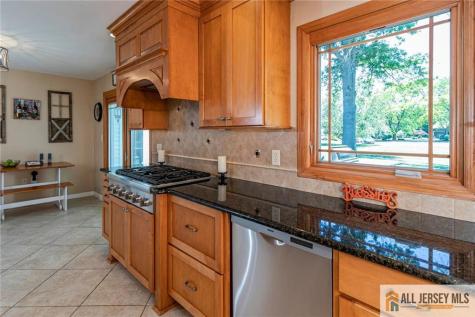 91 Hidden Lake Drive North Brunswick NJ 08902