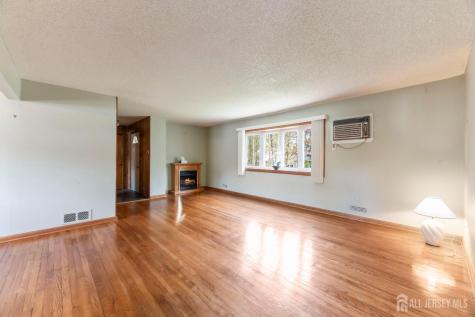 64 Avenue I Avenue Monroe NJ 08831