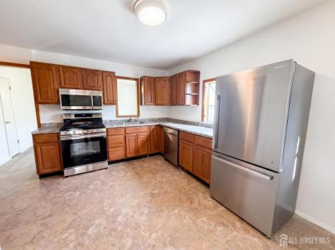 578 Garden Avenue Woodbridge Proper NJ 07095