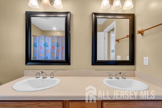 652 Brookside Drive Middletown NJ 07718