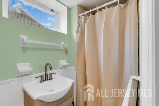 652 Brookside Drive Middletown NJ 07718