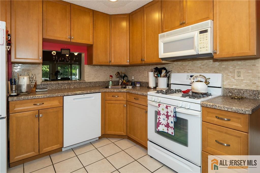 49 Albury Way North Brunswick NJ 08902