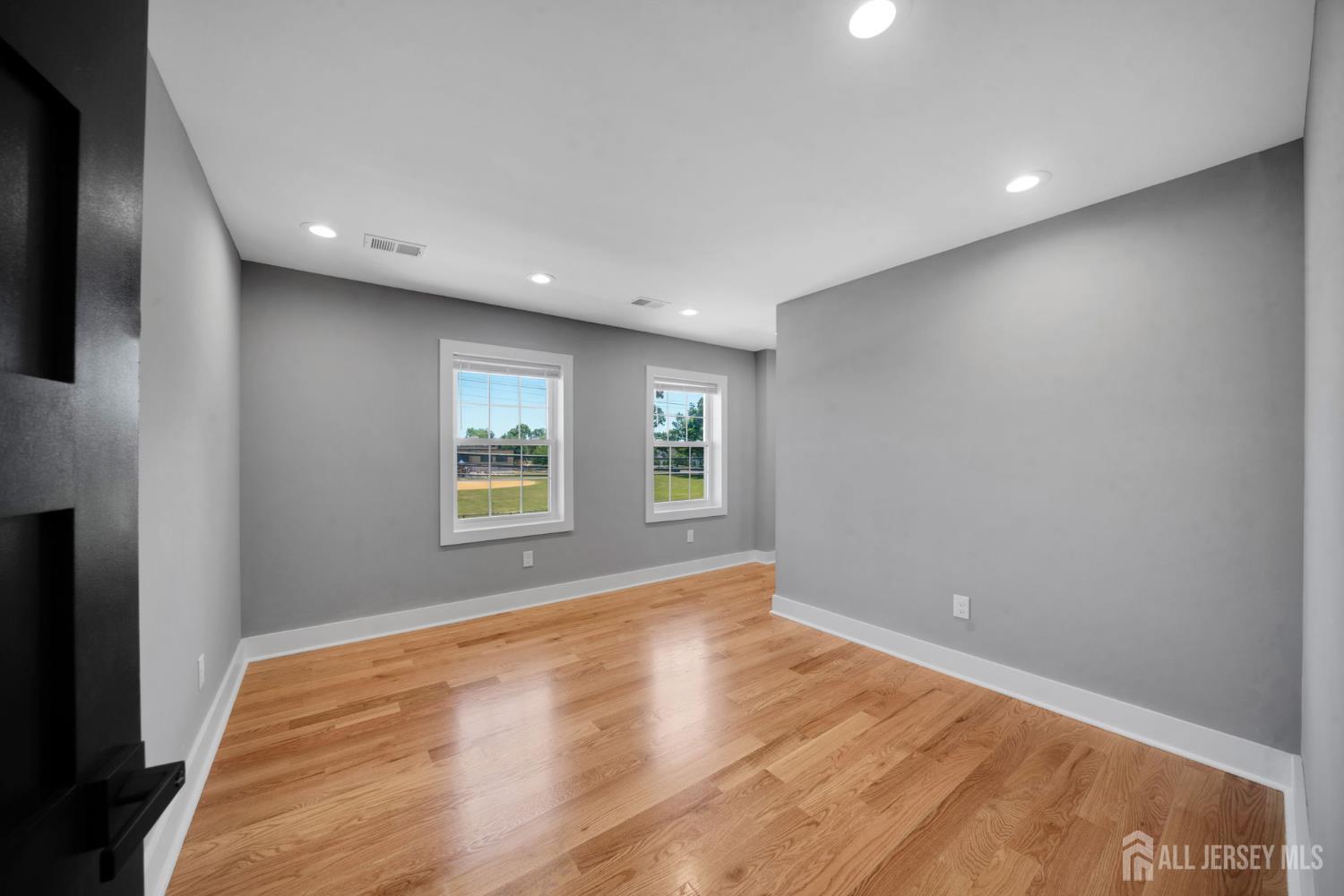 22 N 14 Street Kenilworth NJ 07033