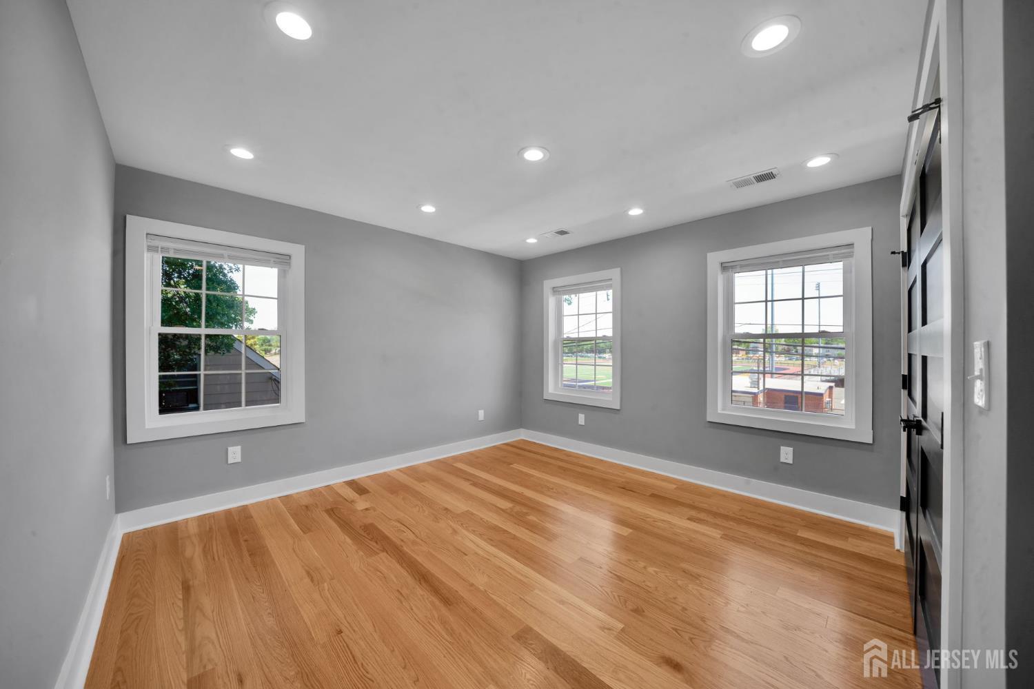 22 N 14 Street Kenilworth NJ 07033