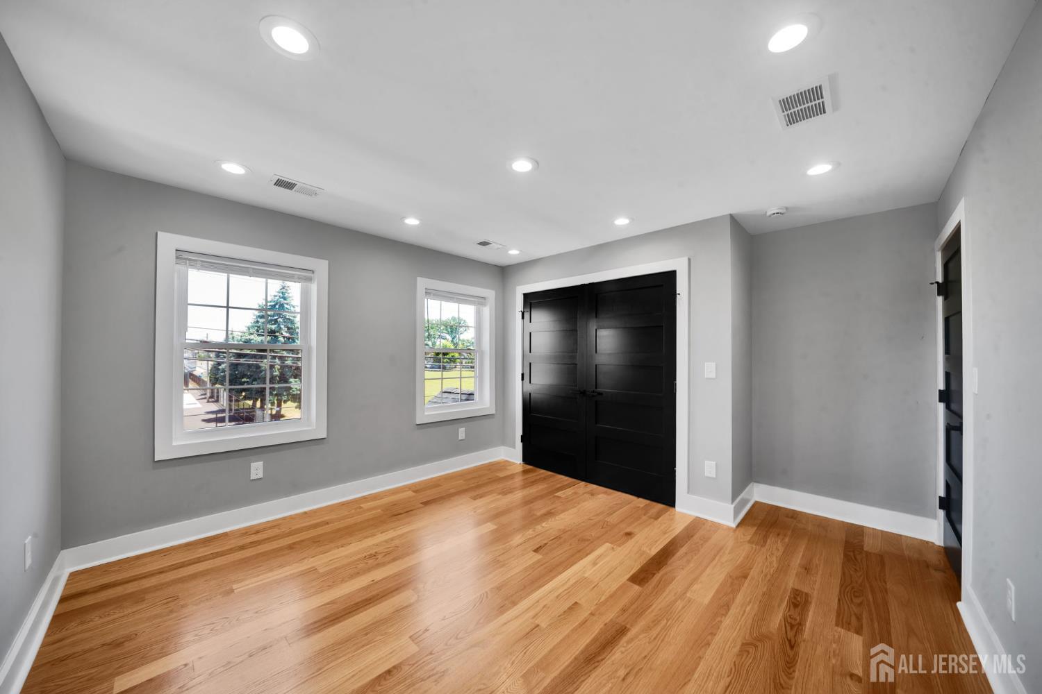 22 N 14 Street Kenilworth NJ 07033