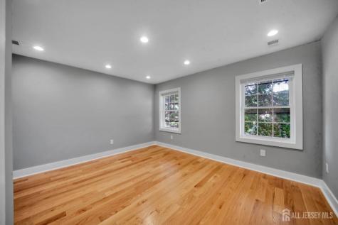 22 N 14 Street Kenilworth NJ 07033