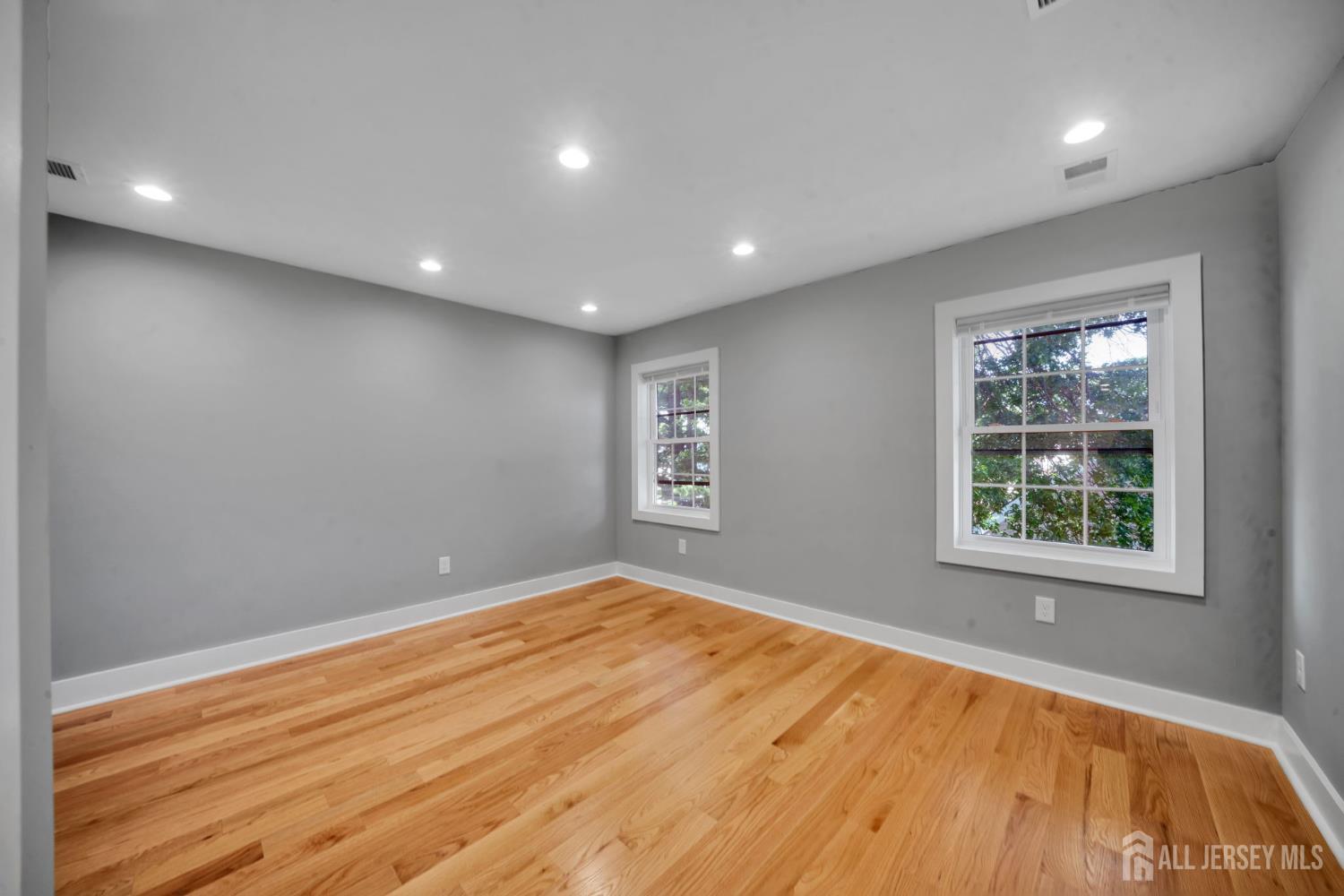 22 N 14 Street Kenilworth NJ 07033