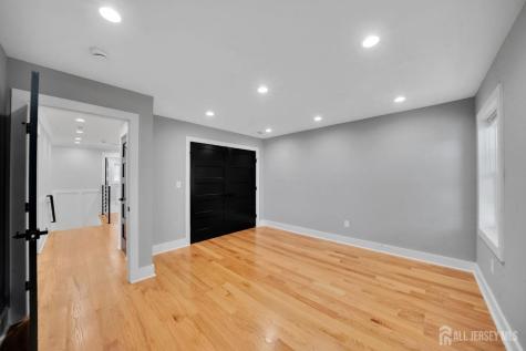 22 N 14 Street Kenilworth NJ 07033