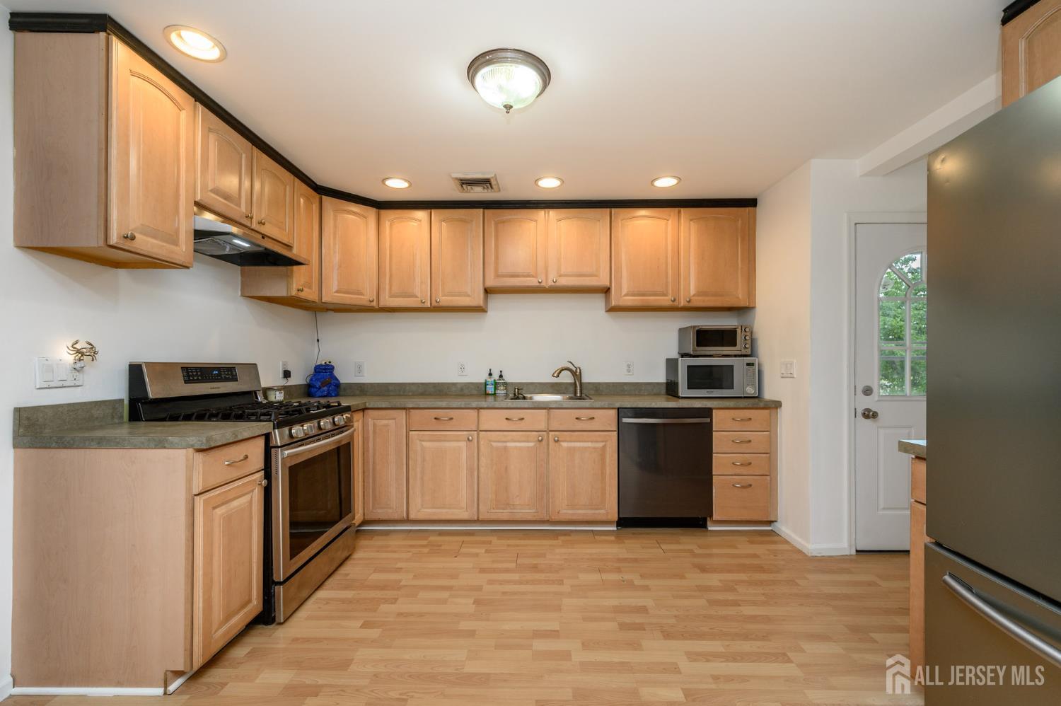 328 Runyon Avenue Middlesex NJ 08846