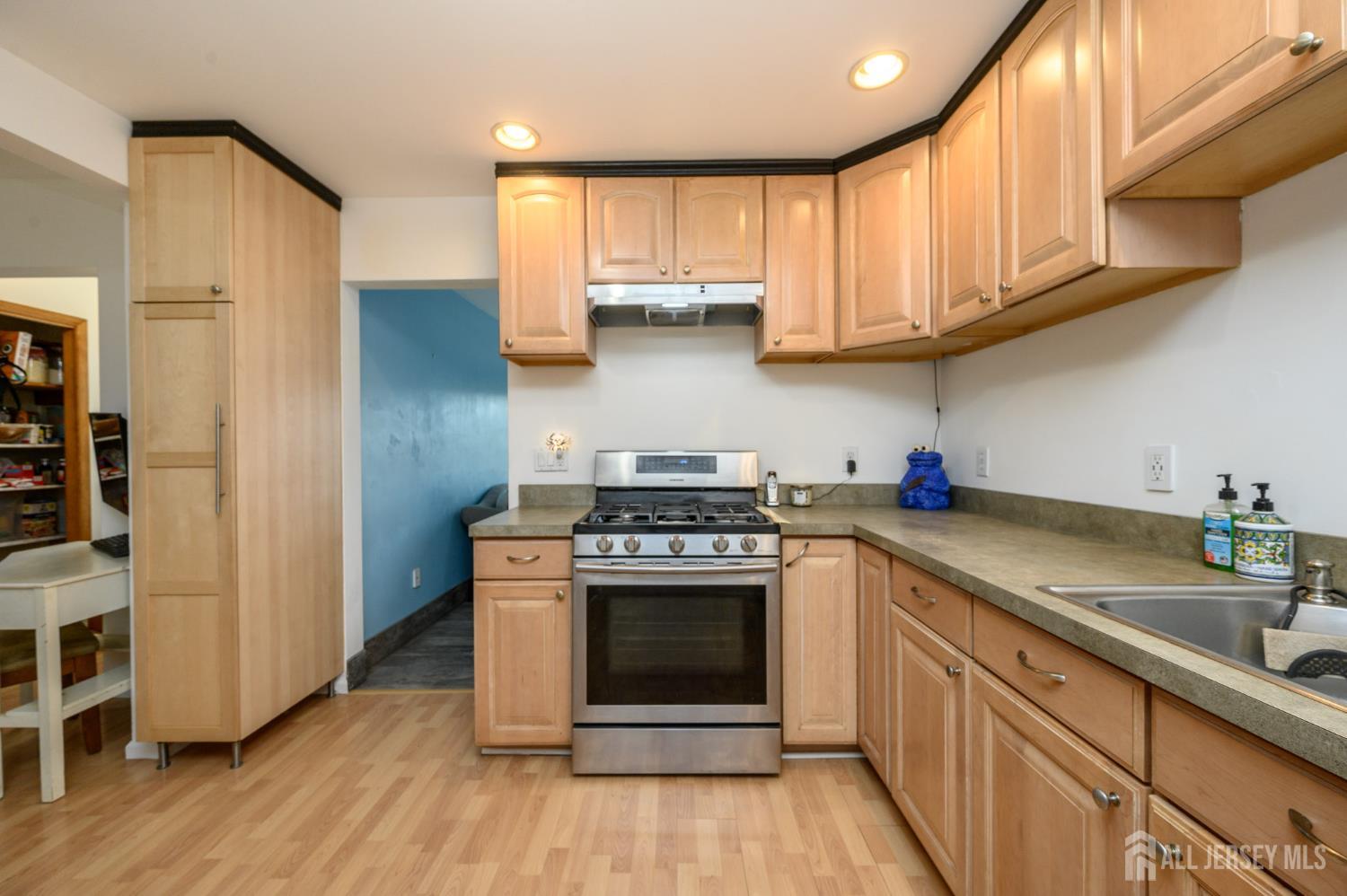 328 Runyon Avenue Middlesex NJ 08846