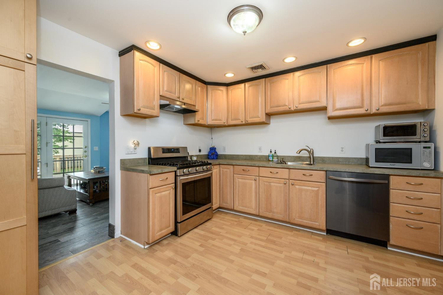 328 Runyon Avenue Middlesex NJ 08846