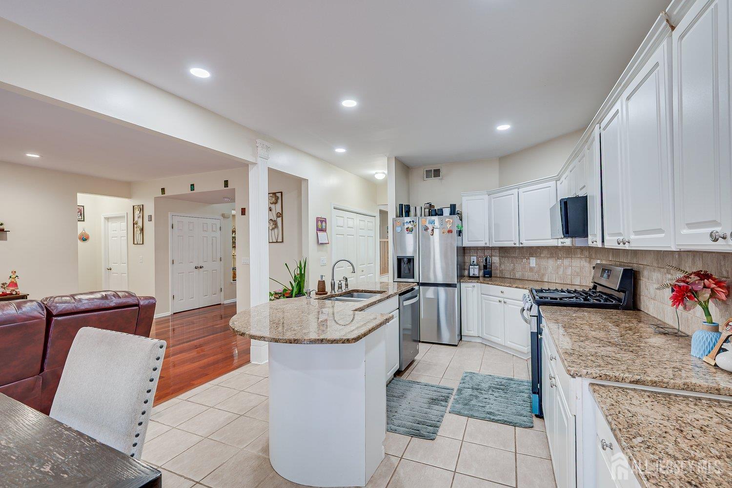 8 Mcbride Way Bridgewater NJ 08807