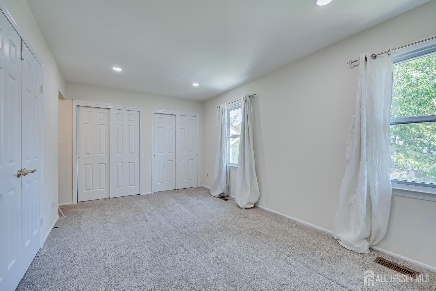 5 Heritage Square Sayreville NJ 08872