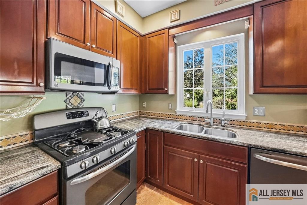 38 Maplehurst Lane Piscataway NJ 08854