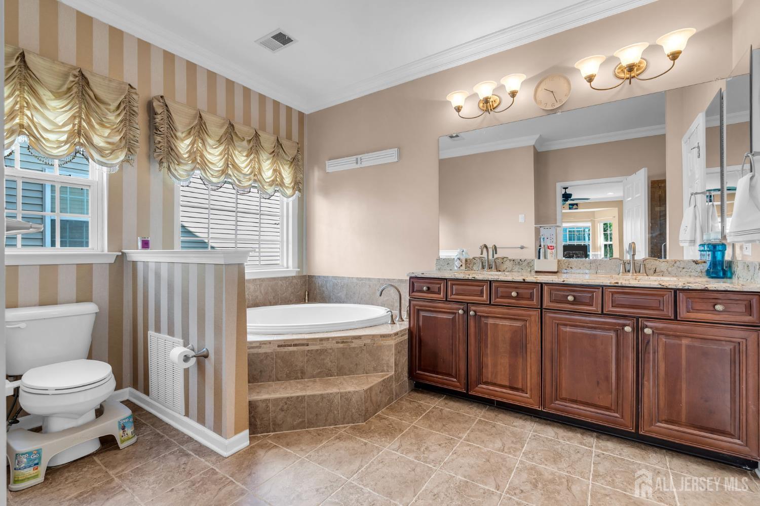 10 Nappa Court Monroe NJ 08831