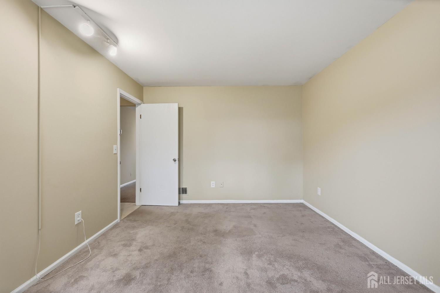 9 Rutherford Court Middlesex NJ 08846