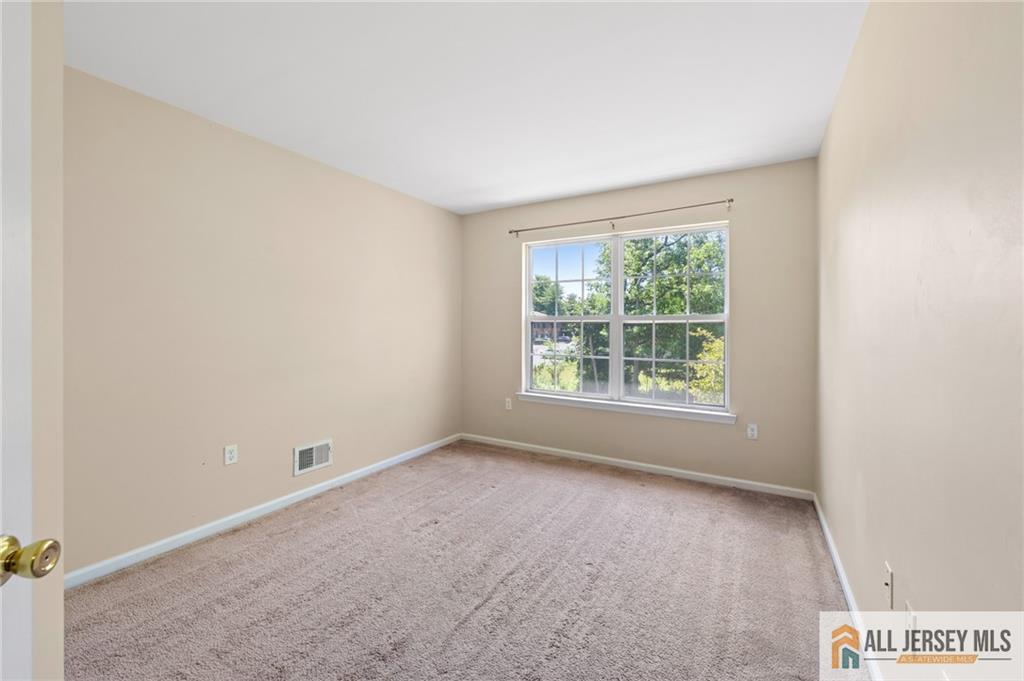 5 Edith Place Franklin NJ 08873