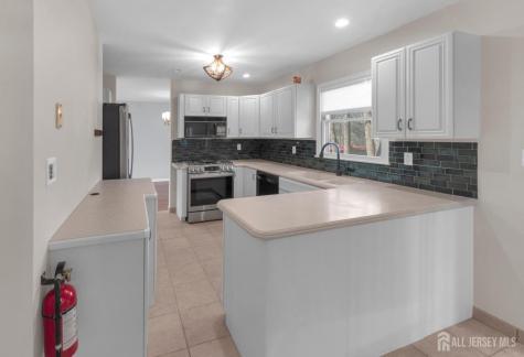 27 Oakland Road Old Bridge NJ 08857