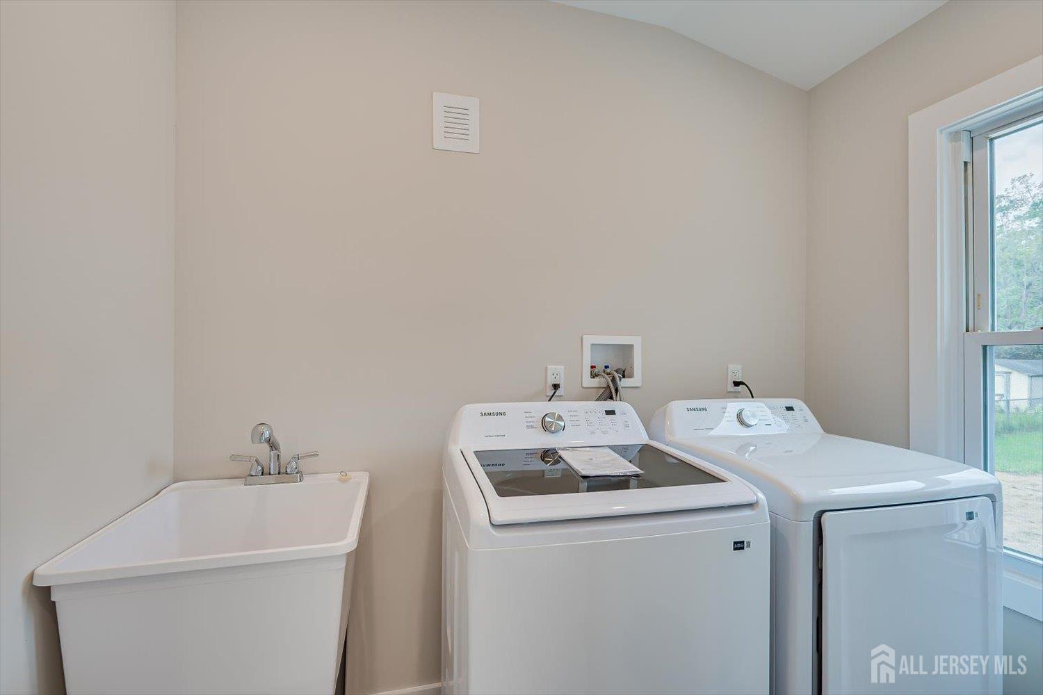 8 Fox Road Edison NJ 08817