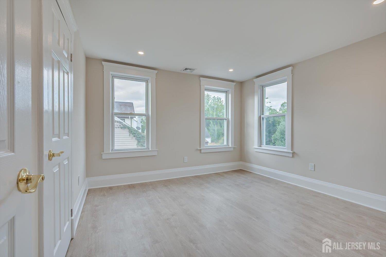 8 Fox Road Edison NJ 08817