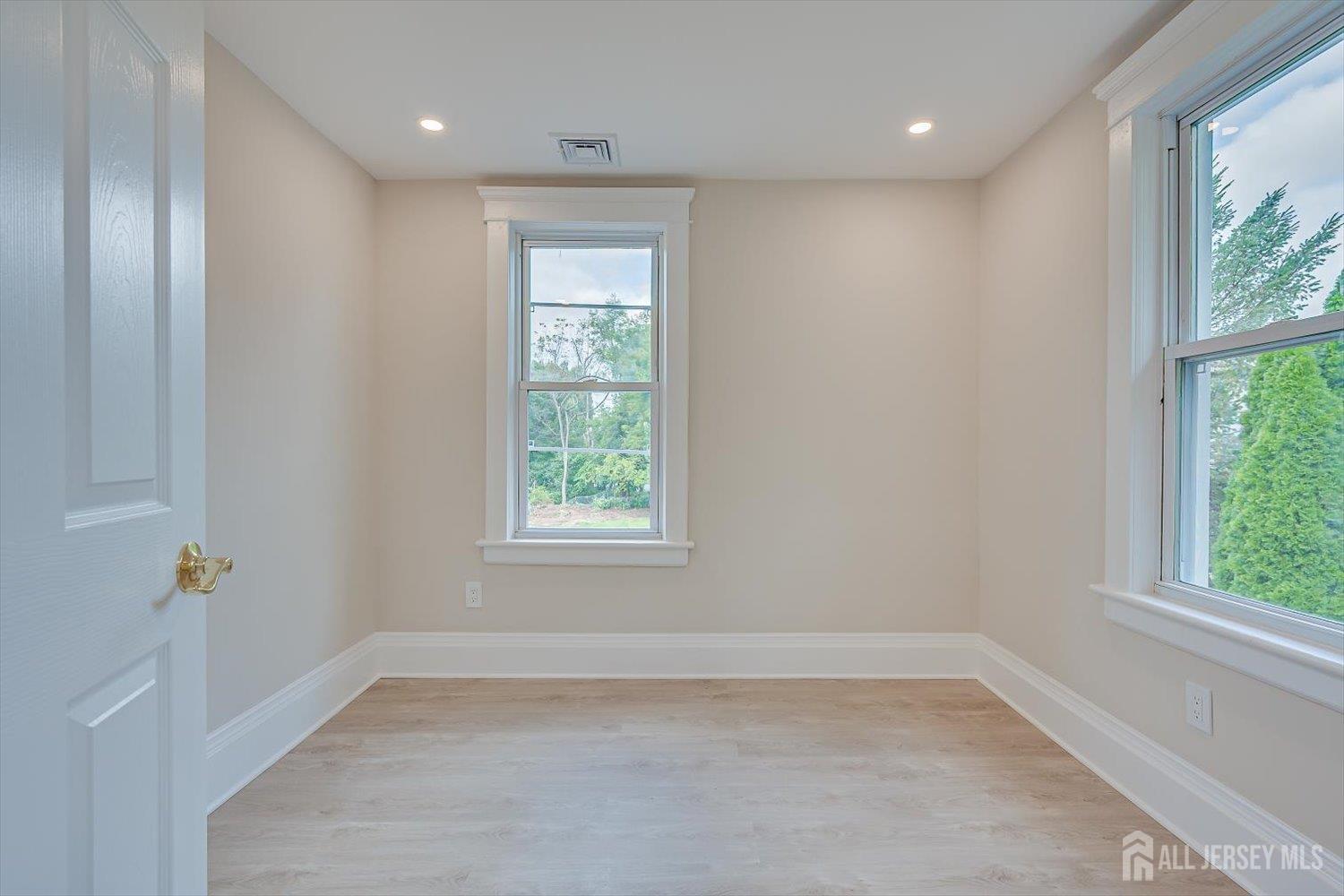 8 Fox Road Edison NJ 08817
