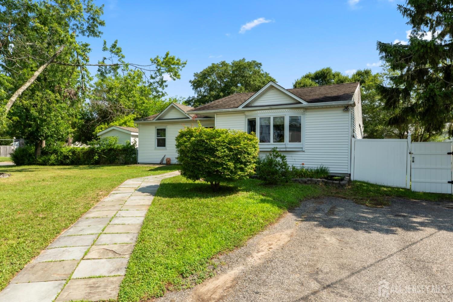 13 Chestnut Street Farmingdale NJ 07727