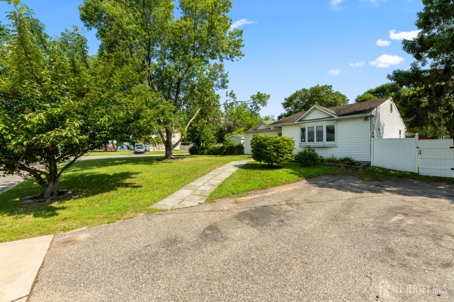 13 Chestnut Street Farmingdale NJ 07727