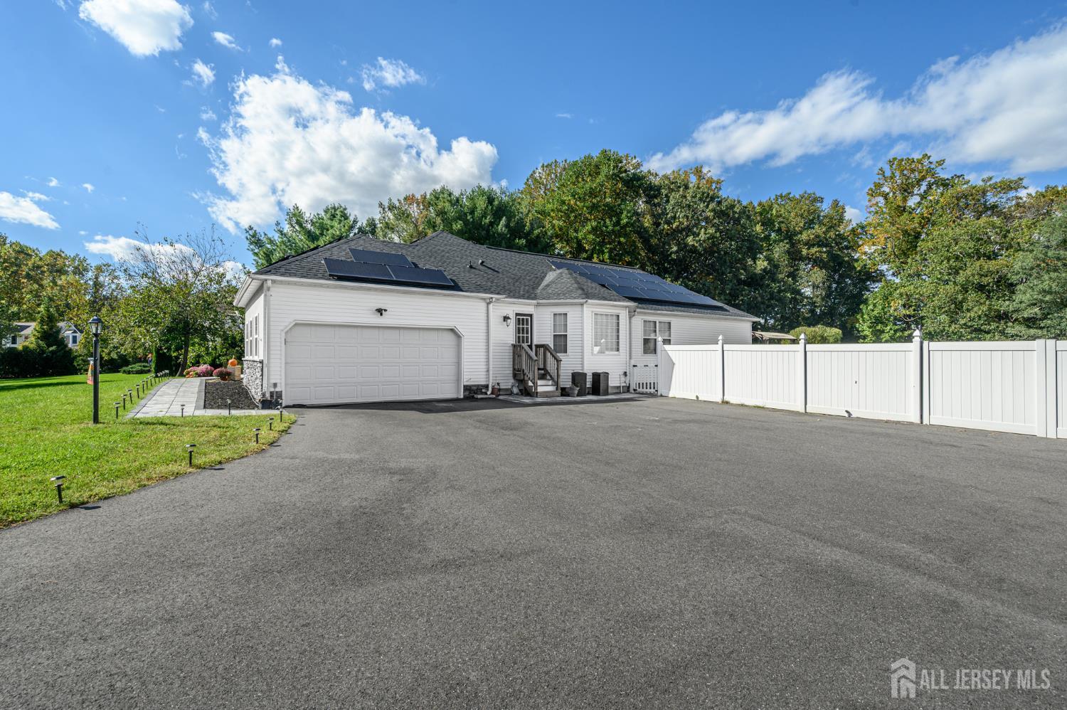 14 Lauren Lane Plumsted NJ 08533