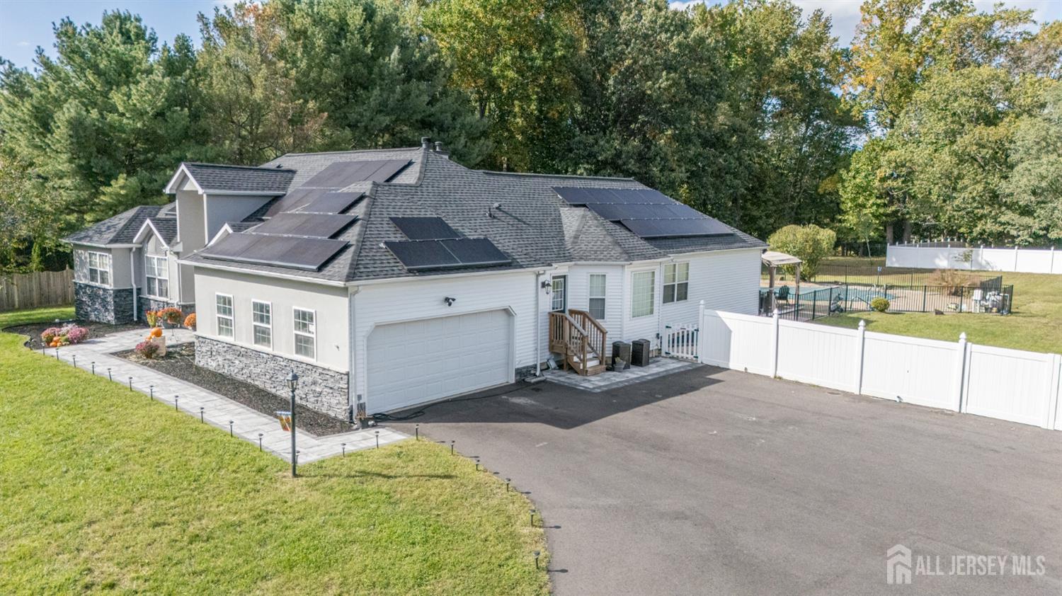 14 Lauren Lane Plumsted NJ 08533