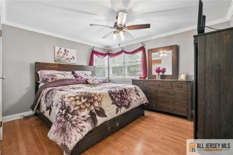 8 Parkway Place Sayreville NJ 08859