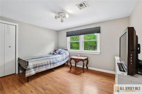 8 Parkway Place Sayreville NJ 08859