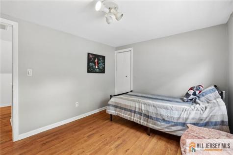 8 Parkway Place Sayreville NJ 08859