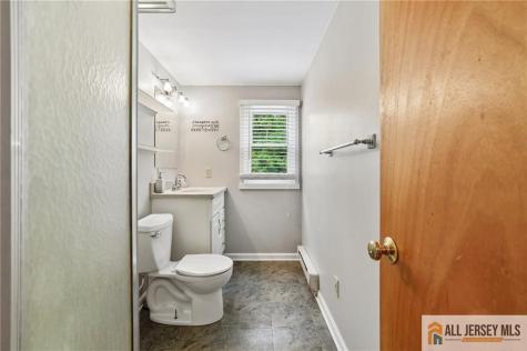 8 Parkway Place Sayreville NJ 08859