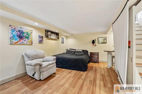 8 Parkway Place Sayreville NJ 08859