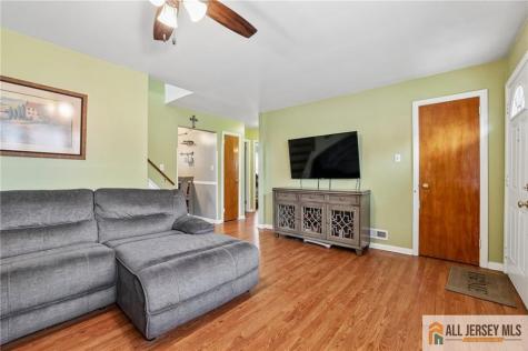 8 Parkway Place Sayreville NJ 08859